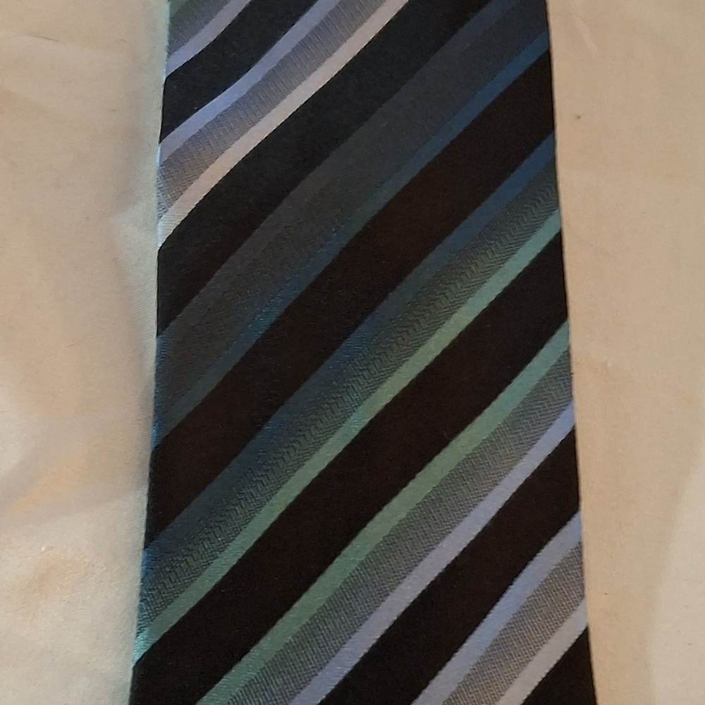 Kenneth Cole Black and Blue Tie Elegant Accessories